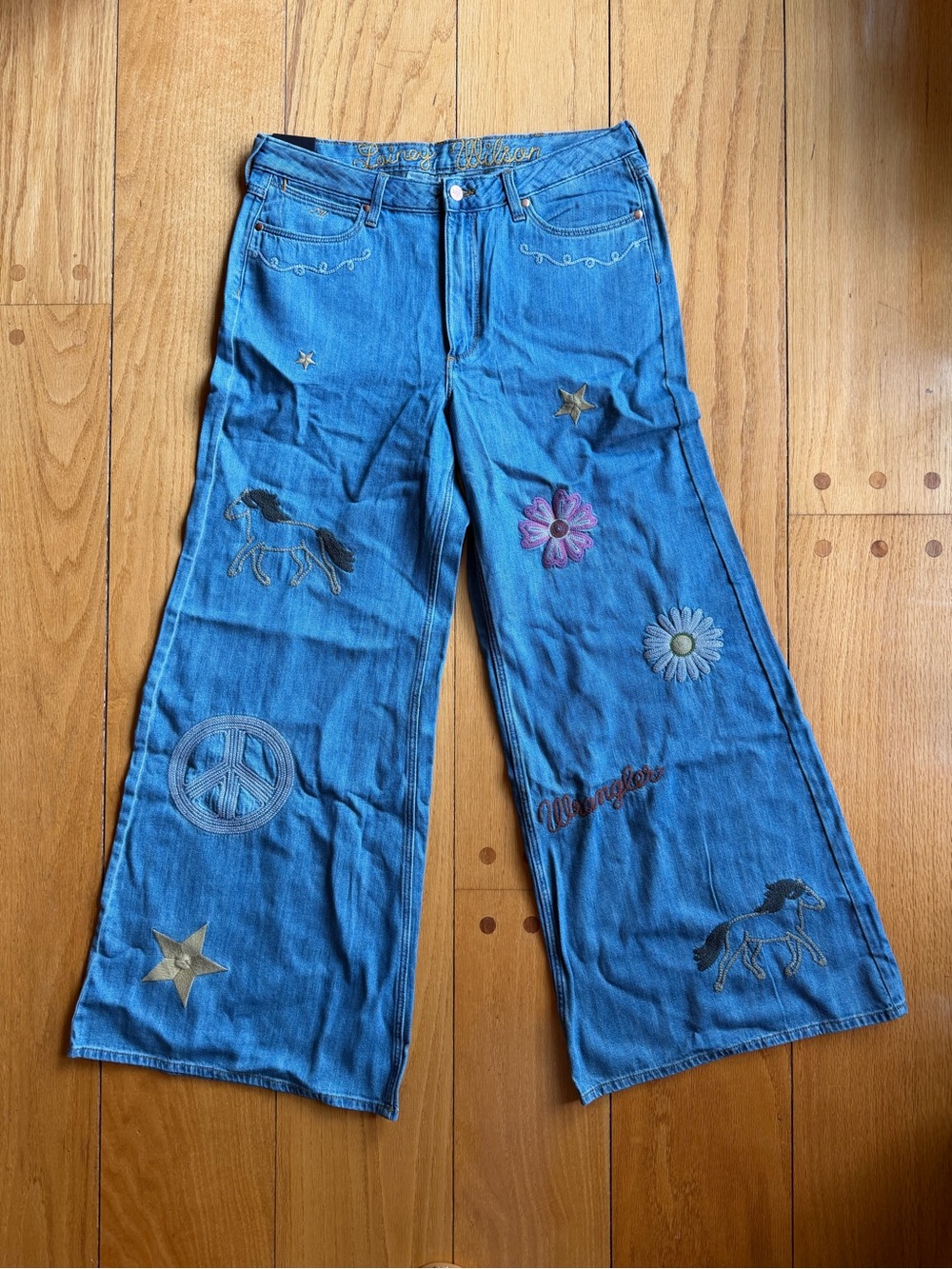 NWT Wrangler Womens X Lainey Wilson Cheeky Wide Leg Jean W33 - Picture 5 of 15